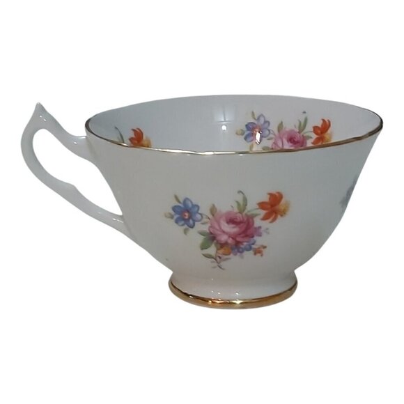 Vintage Collingwoods Bone China Teacup with Floral Design – Made in England - Picture 2 of 9